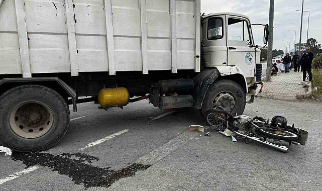 Çöp kamyonu ile motosiklet çarpıştı: 1 ağır yaralı