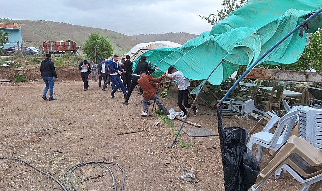 Çorum'da fırtına köy düğününü savaş alanına çevirdi