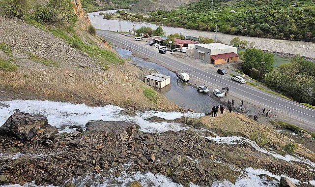 Çukurca'daki Beyaz Su Şelalesi ilgi odağı oldu