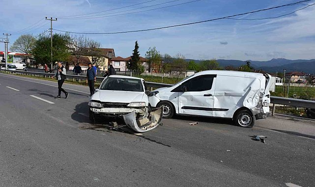 D-100 karayolunda zincirleme kaza: 4 yaralı