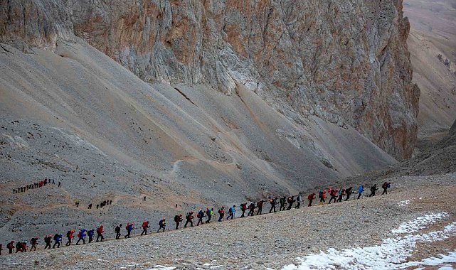 Dağcıların ve doğaseverlerin gözdesi Aladağlar