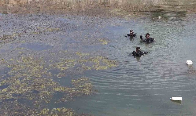 Dalgıçlar Eğirdir Gölü'nde temizlik çalışması yaptı