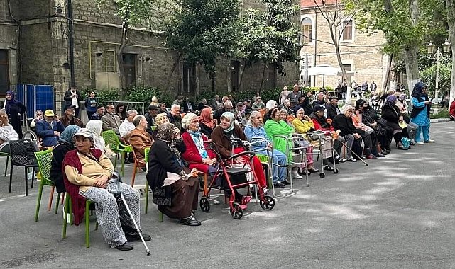 Darülaceze sakinlerine moral oldu