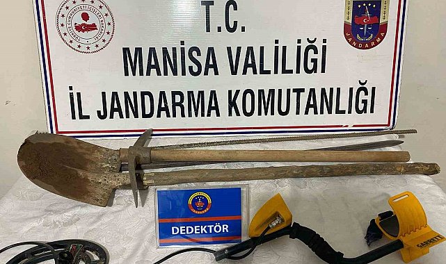 Defineciler suçüstü yakalandı