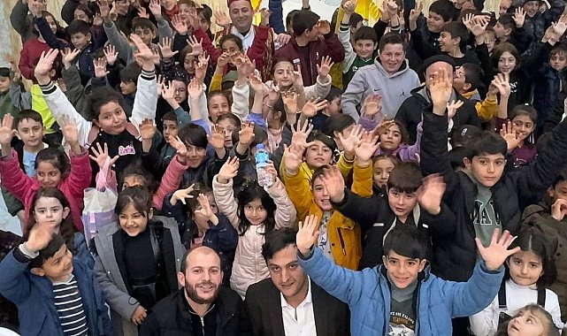 Demirözülü çocuklara Hacivat ve Karagöz sürprizi