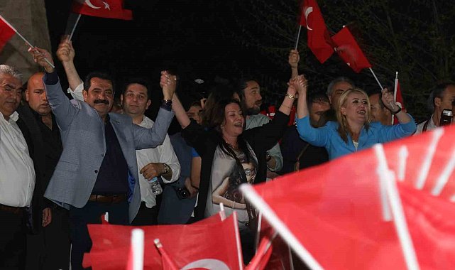 Denizli'de CHP'liler Çavuşoğlu, Doğan ve Ertemur'un seçim başarısını kutladı