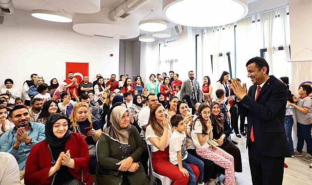 Denizlili çocuklar bayram coşkusunu doyasıya yaşıyor