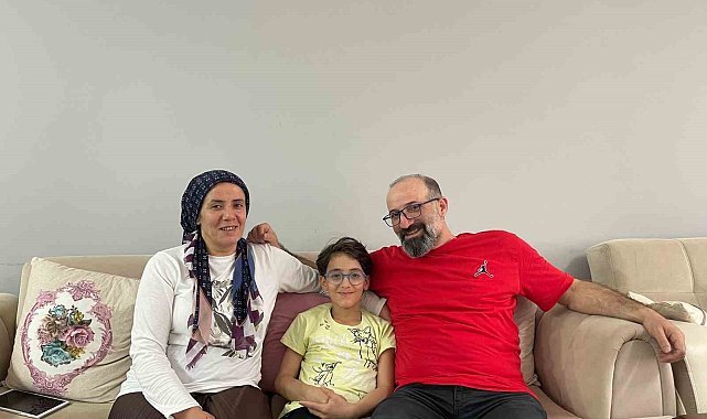 Depremzede Eren Eymen, Kerem Aktürkoğlu'ndan imzalı forma istiyor
