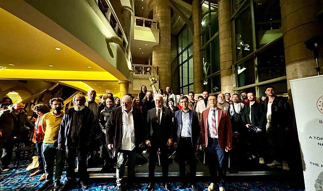 Devlet Ana Macaristan'da seyirci ile buluştu