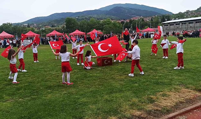Devrek'te 23 Nisan Çocuk Bayramı coşkuyla kutlandı