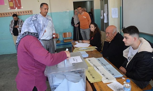 Didim'de seçmenler, 16 muhtardan 11'ini değiştirdi