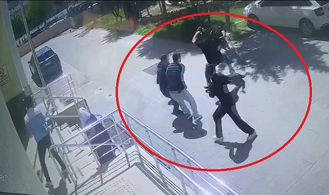 Diyarbakır'da adliye çıkarılan şüphelilere bıçaklı saldırı girişimi güvenlik kamerasına yansıdı
