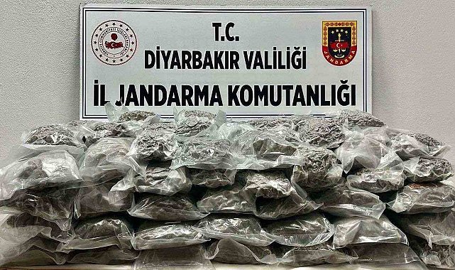 Diyarbakır&#039;da bir araçta 71 kilo kubar esrar ele geçirildi