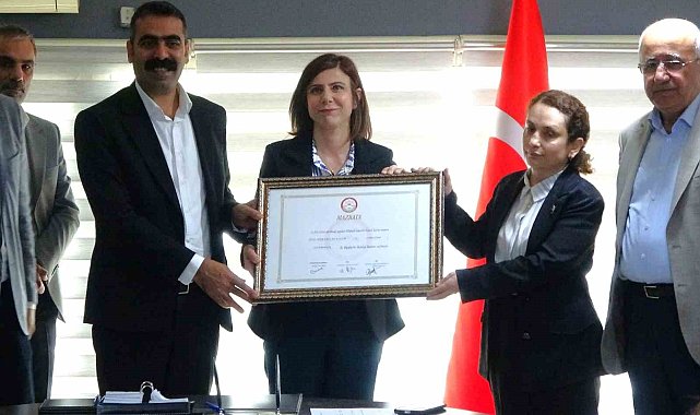 Diyarbakır'da DEM Partili başkanlar mazbata teslimiyle göreve başladı