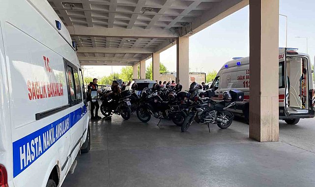 Diyarbakır&#039;da hastane önünde bıçaklı kavga: 4 yaralı