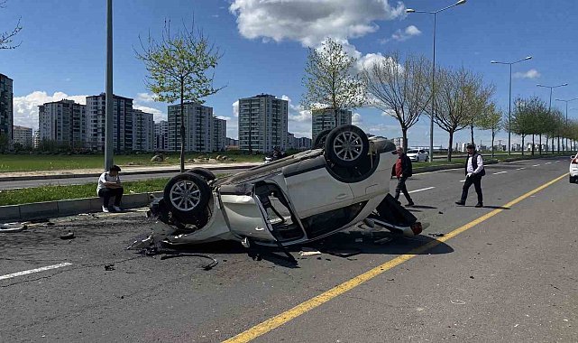 Diyarbakır'da iki otomobil çarpıştı: 6 yaralı