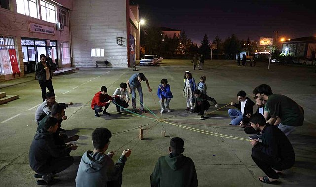 Diyarbakır'da pansiyonda kalan öğrenciler uzay yolculuğuna çıktı