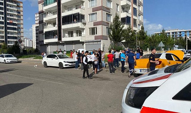 Diyarbakır'da ticari taksi otomobille çarpıştı: 5 yaralı