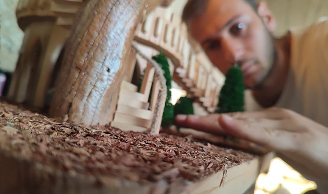 Doğadan topladığı malzemelerle 1918 parçalık maket lambader yaptı