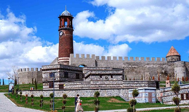 Doğu'da güneş yüzünü gösteriyor