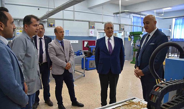 DOSTEK'i öğrencilerle buluşan Daire Başkanı Alpay; "Mesleğinize ve kazanımlarınıza sahip çıkın"