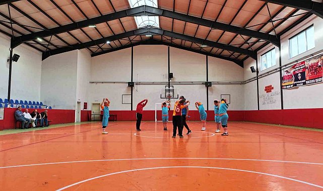 Down sendromlu Hacı Ömer başarıları ile kıskandırıyor