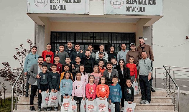Duyarlı kuaför yetiştirme yurdunun ardından 23 Nisan çocuklarını sevindirdi
