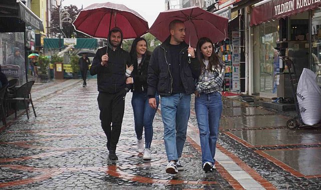 Edirne'de yağmur etkili oluyor