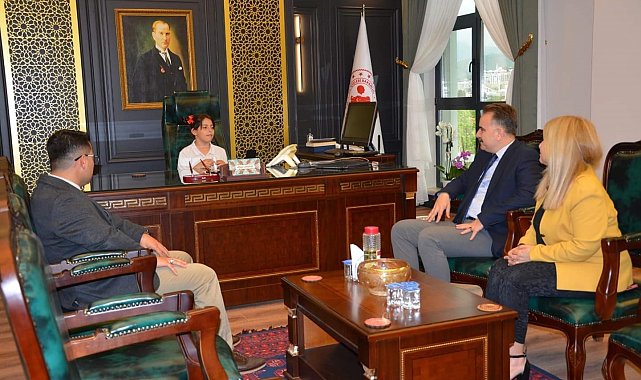 Edremit'i öğrenciler yönetti