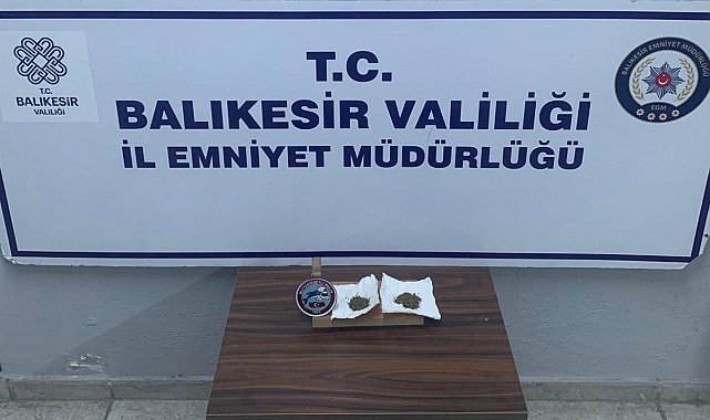 Edremit'te 'dur' ihtarına uymayan şahıslardan uyuşturucu çıktı