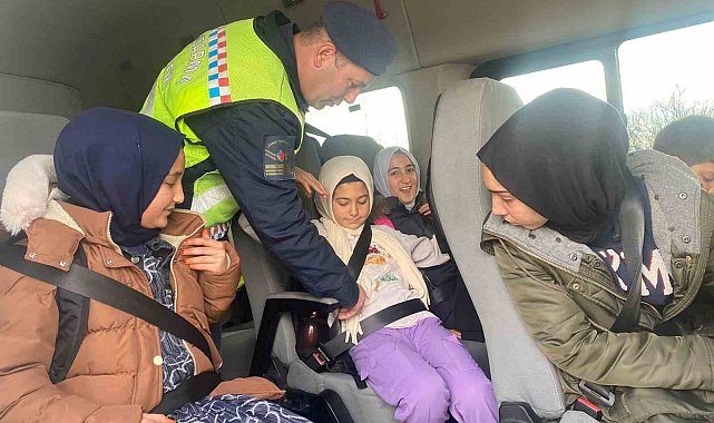 Elazığ'da jandarma ekipleri okul servislerini denetledi