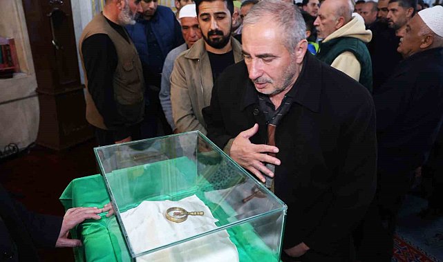 Elazığ'da Sakal-ı Şerif'i görmek için sıraya girdiler