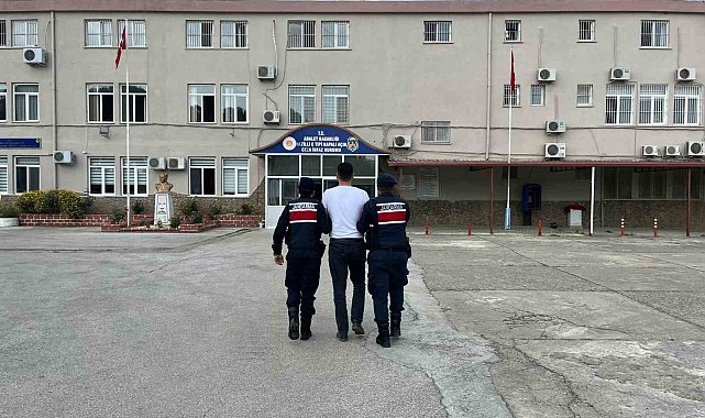 Elbise dolabından hırsız çıktı
