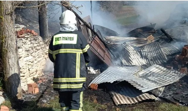 Emet'te samanlık yangını korkuttu