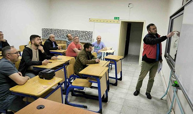 Emet'te üreticilere meyve ağaçlarında aşılama ve budama kursu