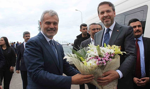 Enerji Bakanı Alparslan Bayraktar'dan Hatay'a bayram ziyareti
