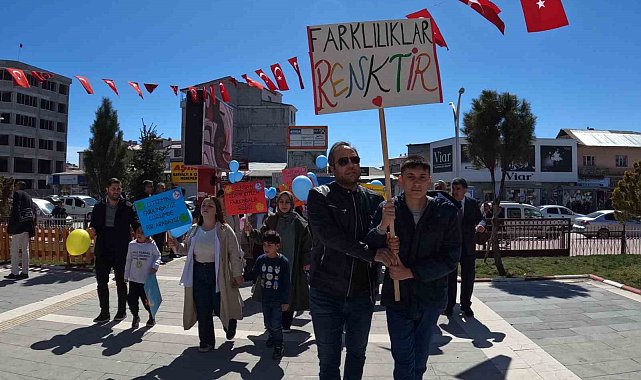 Erciş'te '2 Nisan Otizm Farkındalık Günü' etkinliği düzenlendi