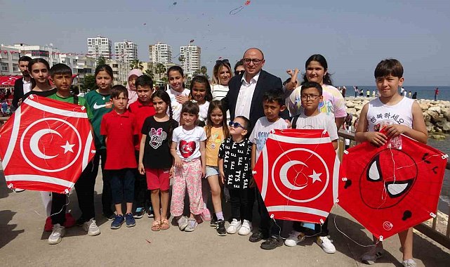 Erdemli'de geleneksel uçurtma şenliği