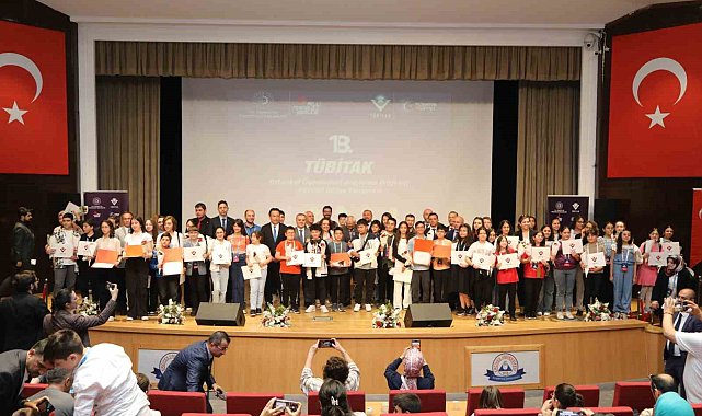ERÜ'de Ortaokul Öğrencileri Araştırma Projeleri Kayseri Bölge Yarışması'nda ödüller sahiplerini buldu