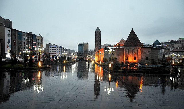 Erzurum'da yağmur sağanakla geliyor