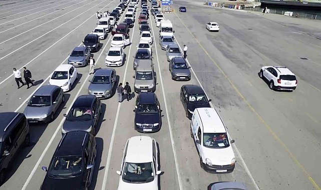 Eskihisar'da kilometrelerce kuyruk: Sürücüler kontak kapattı