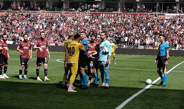 Eskişehirspor - 1926 Polatlı Belediyespor maçı başlamadan futbolcular arasında kavga çıktı
