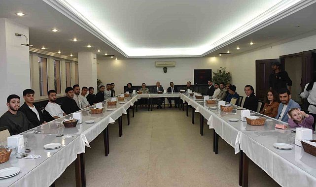 ESOGÜ yönetimi iftarda Filistinli öğrencilerle buluştu
