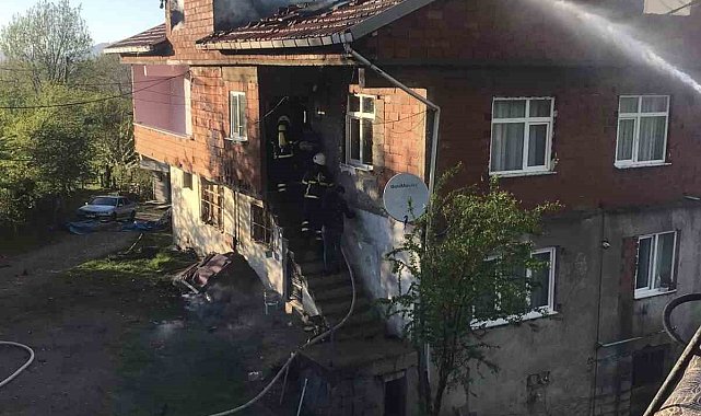 Evin çatısında çıkan yangın korkuttu