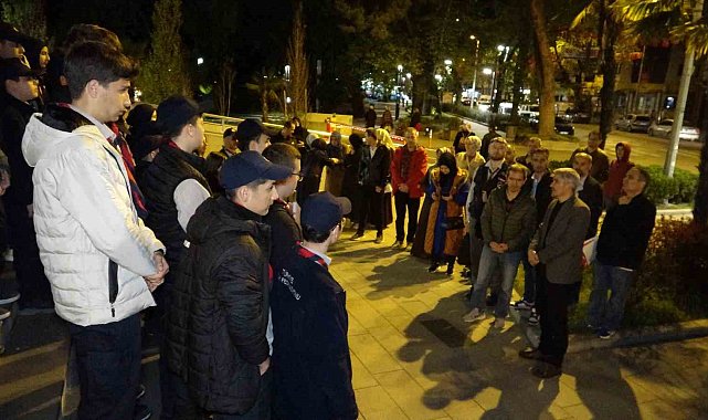 Evlatlarının saçına kına yakıp Çanakkale'ye gönderdiler