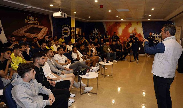 Fenerbahçe'de Başkan Ali Koç ve yönetim kurulu, futbol takımıyla bir araya geldi