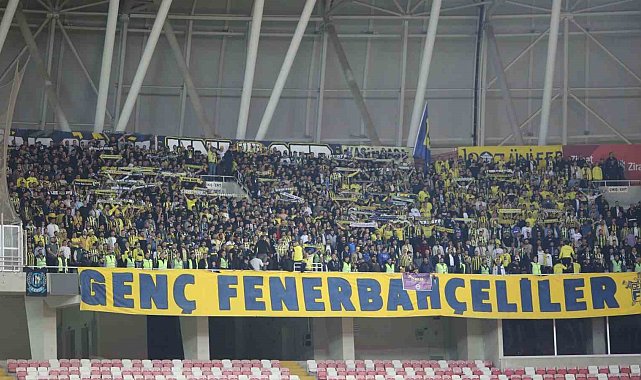 Fenerbahçeli taraftarlar takımını yalnız bırakmadı