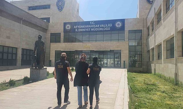 FETÖ&#039;ye üye olmaktan hapis cezasıyla aranan kadını jandarma yakaladı