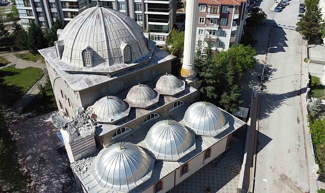 Fırtınada minaresi yıkılan cami havadan görüntülendi