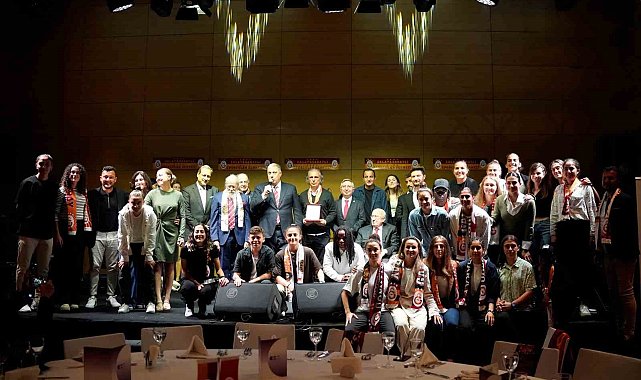 Galatasaraylı Sporcular Derneği'nin dayanışma yemeği düzenledi